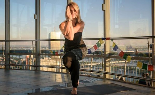 Yoga_Donauturm_Diana_web_11052017